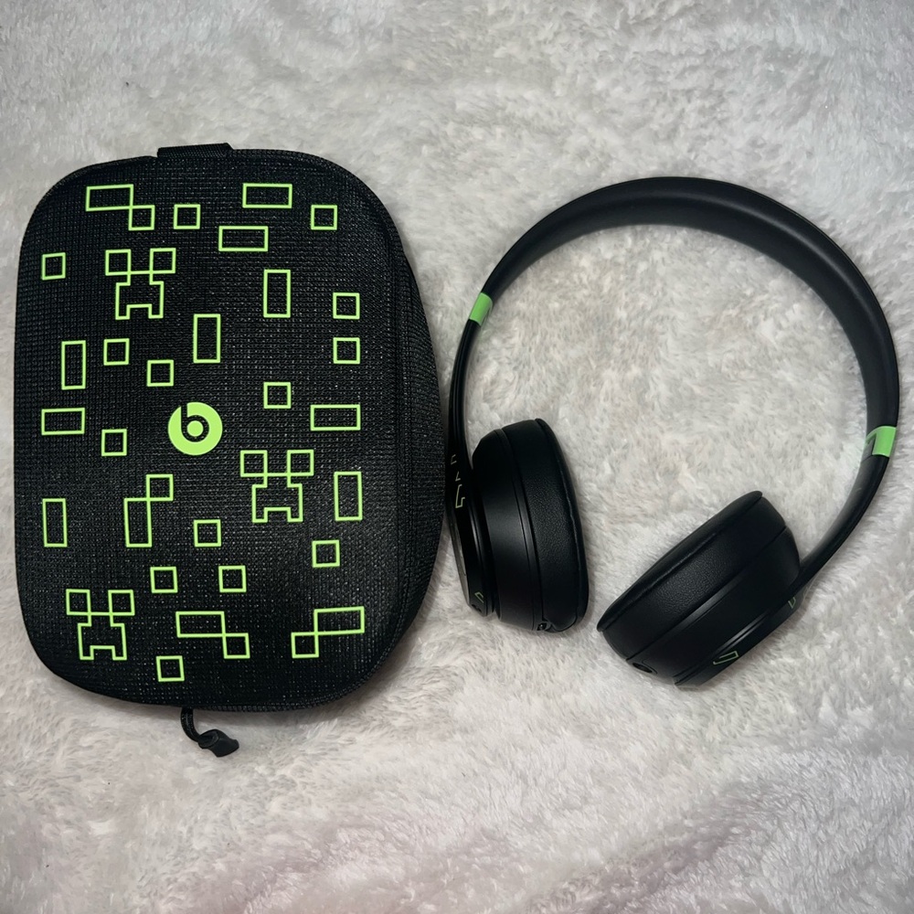 Beats Solo 4 Bluetooth Wireless On-Ear Headphones - Minecraft
